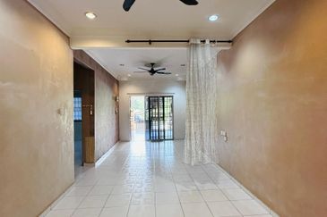 Unblock View @ Jalan Universiti 13, Taman Universiti, Parit Raja