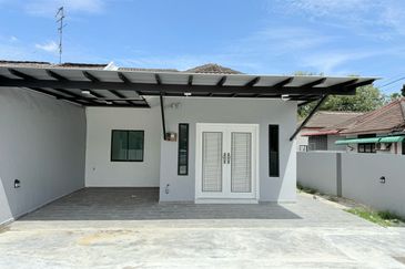 Corner Lot @ Jalan Enau, Taman Teratai, Kangkar Pulai