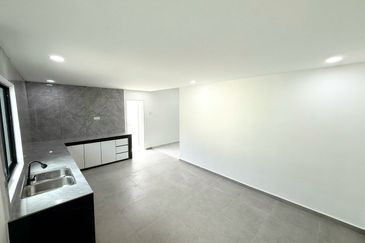 Corner Lot @ Jalan Enau, Taman Teratai, Kangkar Pulai