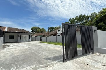 Corner Lot @ Jalan Enau, Taman Teratai, Kangkar Pulai