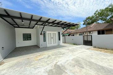 Corner Lot @ Jalan Enau, Taman Teratai, Kangkar Pulai