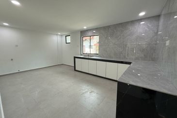 Corner Lot @ Jalan Enau, Taman Teratai, Kangkar Pulai