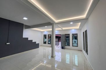 Jalan Sri Mewah 11, Taman Sri Mewah 3, Simpang Renggam