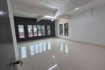 Jalan Sri Mewah 11, Taman Sri Mewah 3, Simpang Renggam