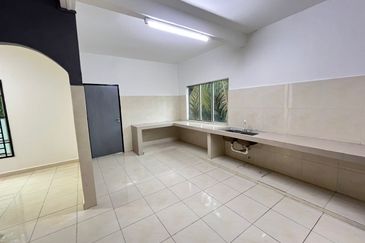 Jalan Sri Mewah 11, Taman Sri Mewah 3, Simpang Renggam