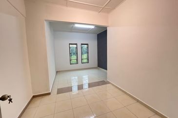 Jalan Sri Mewah 11, Taman Sri Mewah 3, Simpang Renggam