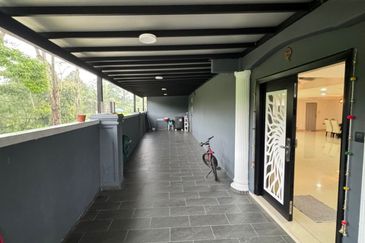 Corner Lot @ Jalan Makmur, Taman Makmur, Kulai