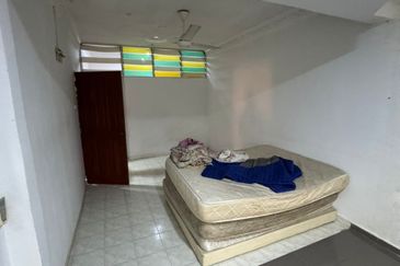 Corner Lot @ Jalan Makmur, Taman Makmur, Kulai