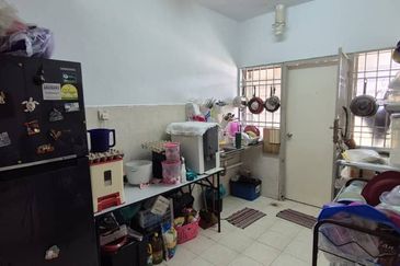 Villa Ros Apartment, Jalan Tampoi Indah II, Johor Bahru