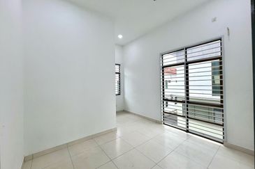 Jalan Perjiranan 12, Bandar Dato Onn