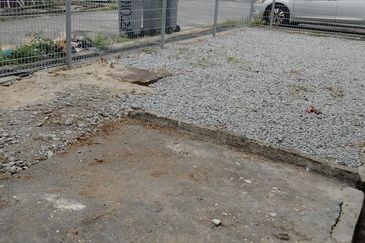 Corner Lot @ Jalan Bukit Kempas, Taman Bukit Kempas