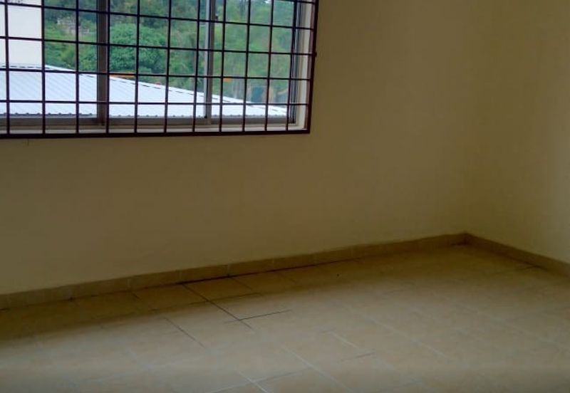 Corner Lot @ Jalan Bukit Kempas, Taman Bukit Kempas