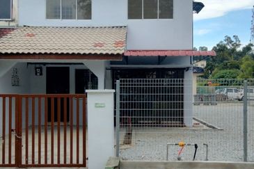 Corner Lot @ Jalan Bukit Kempas, Taman Bukit Kempas