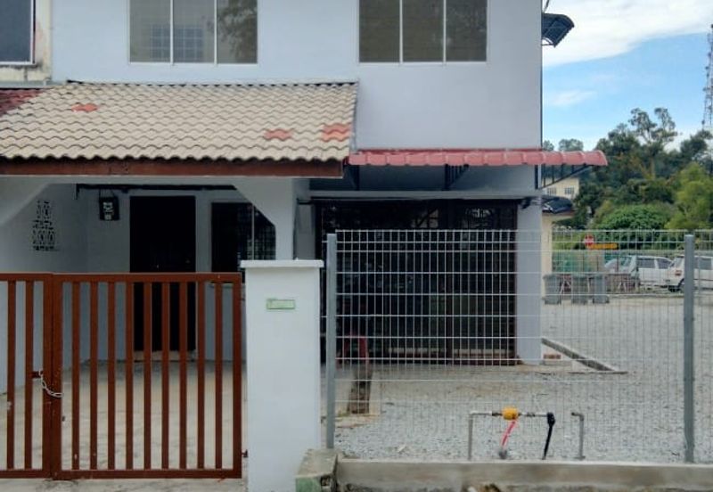 Corner Lot @ Jalan Bukit Kempas, Taman Bukit Kempas