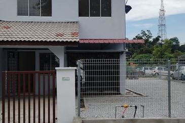 Corner Lot @ Jalan Bukit Kempas, Taman Bukit Kempas