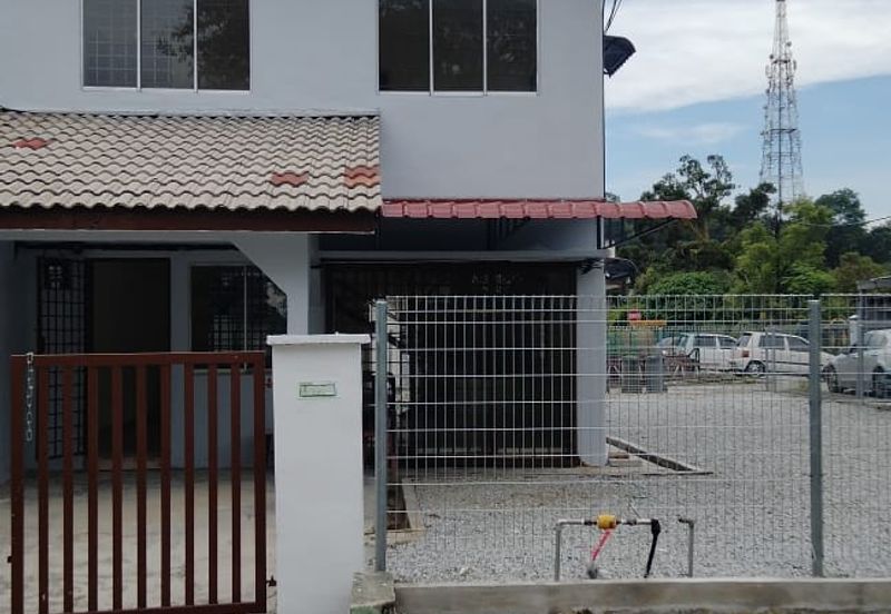 Corner Lot @ Jalan Bukit Kempas, Taman Bukit Kempas