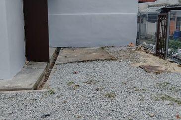 Corner Lot @ Jalan Bukit Kempas, Taman Bukit Kempas