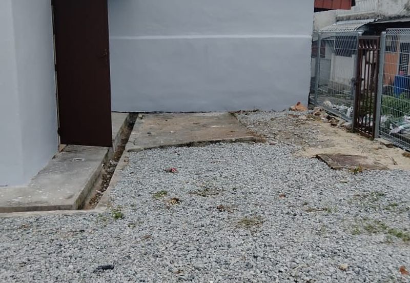 Corner Lot @ Jalan Bukit Kempas, Taman Bukit Kempas