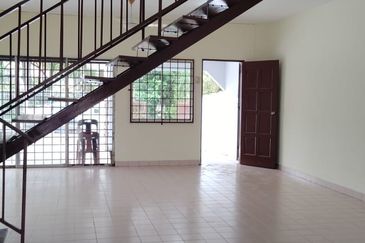 Corner Lot @ Jalan Bukit Kempas, Taman Bukit Kempas