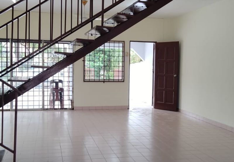 Corner Lot @ Jalan Bukit Kempas, Taman Bukit Kempas