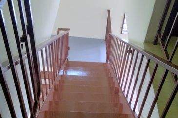 Corner Lot @ Jalan Bukit Kempas, Taman Bukit Kempas