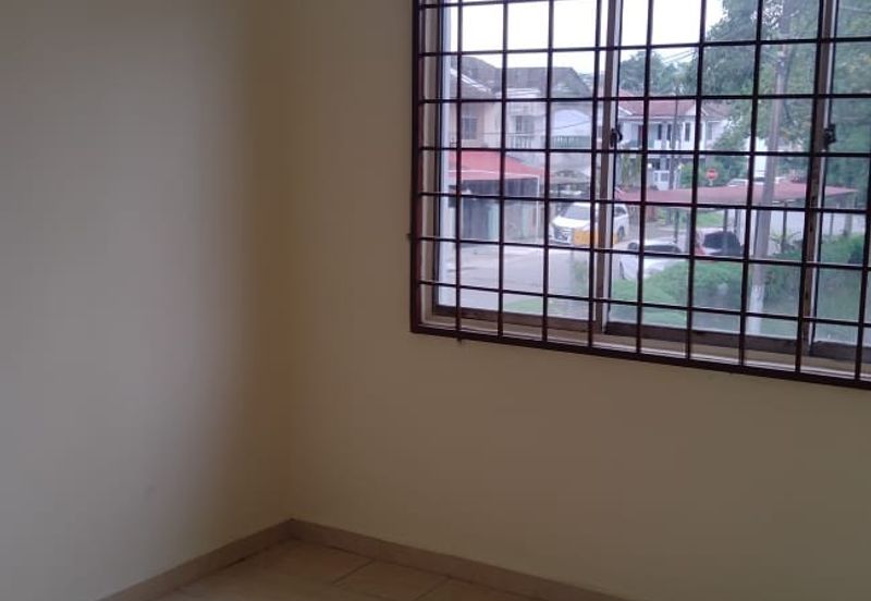 Corner Lot @ Jalan Bukit Kempas, Taman Bukit Kempas