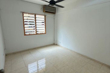Flat Taman Plentong Utama
