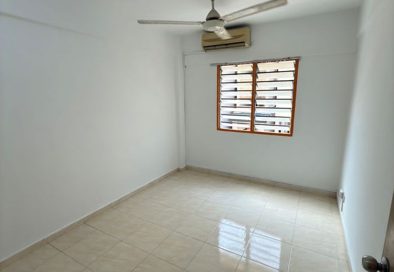 Flat Taman Plentong Utama