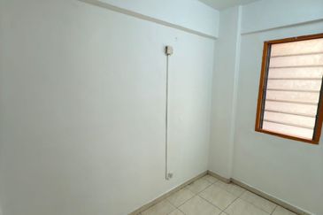 Flat Taman Plentong Utama