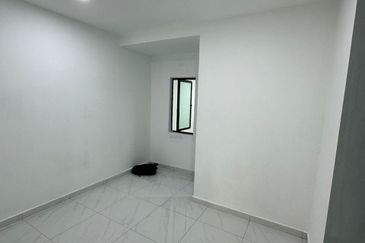 Fully Renovated @ Jalan Saga, Taman Desa Cemerlang, Johor
