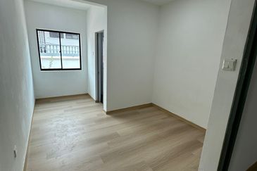 Fully Renovated @ Jalan Saga, Taman Desa Cemerlang, Johor