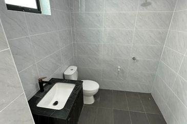 Fully Renovated @ Jalan Saga, Taman Desa Cemerlang, Johor