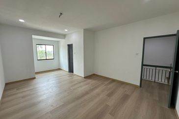 Fully Renovated @ Jalan Saga, Taman Desa Cemerlang, Johor