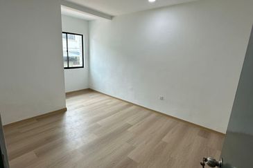 Fully Renovated @ Jalan Saga, Taman Desa Cemerlang, Johor