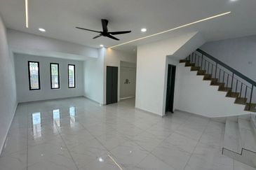 Fully Renovated @ Jalan Saga, Taman Desa Cemerlang, Johor