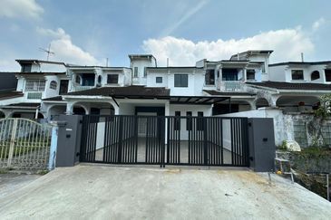 Fully Renovated @ Jalan Saga, Taman Desa Cemerlang, Johor