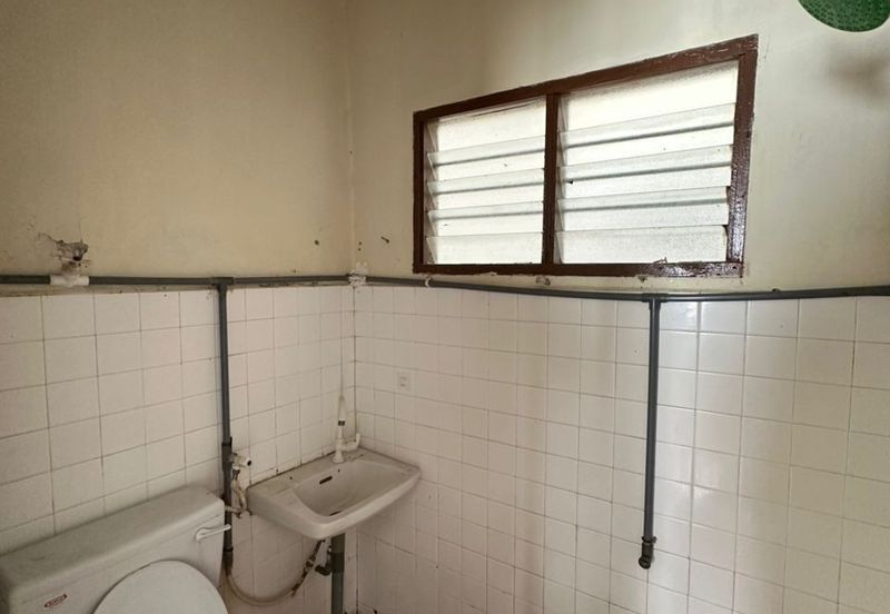 Jalan Kolam Air Utama, Taman Maju, 77000 Jasin, Melaka.