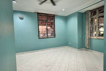 Corner Lot @ Jalan Pulai Perdana, Taman Sri Pulai Perdana