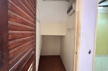 Corner Lot @ Jalan Pulai Perdana, Taman Sri Pulai Perdana