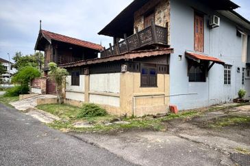 Corner Lot @ Jalan Pulai Perdana, Taman Sri Pulai Perdana