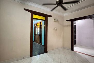 Corner Lot @ Jalan Pulai Perdana, Taman Sri Pulai Perdana
