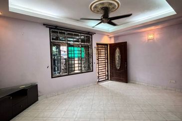 Corner Lot @ Jalan Pulai Perdana, Taman Sri Pulai Perdana