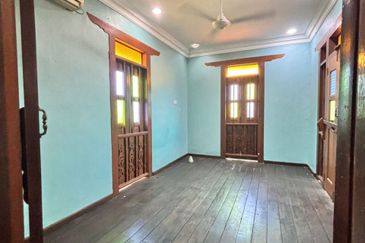 Corner Lot @ Jalan Pulai Perdana, Taman Sri Pulai Perdana