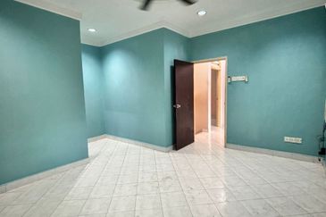 Corner Lot @ Jalan Pulai Perdana, Taman Sri Pulai Perdana