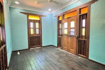 Corner Lot @ Jalan Pulai Perdana, Taman Sri Pulai Perdana