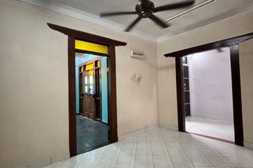 Corner Lot @ Jalan Pulai Perdana, Taman Sri Pulai Perdana