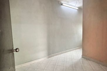 Corner Lot @ Jalan Pulai Perdana, Taman Sri Pulai Perdana