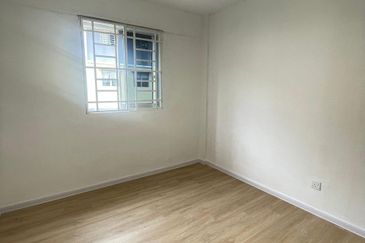 Flat Taman Plentong Utama