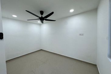 Corner Lot @ Jalan Pakis, Taman Handal, Senai