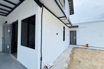 Corner Lot @ Jalan Pakis, Taman Handal, Senai